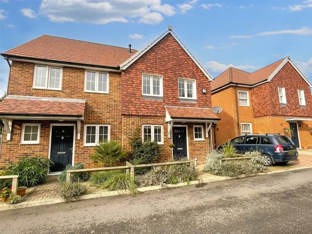 Coppice Grove, Hailsham, East Sussex, BN27, photo 1