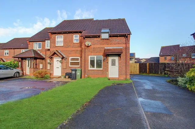 Honeysuckle Close, Bradley Stoke, BS32, photo 1