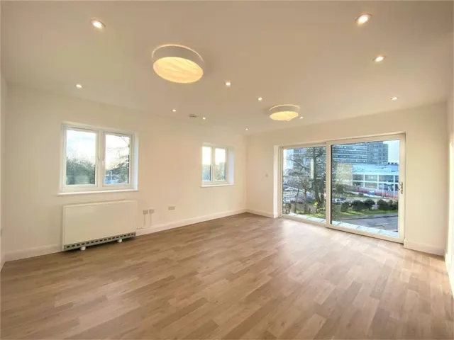 Pield Heath Road, UB8, photo 2