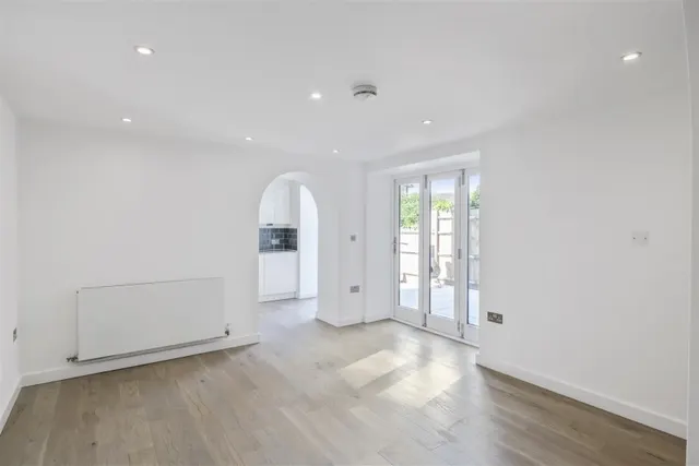 Silverthorne Road, Clapham, SW8, photo 3