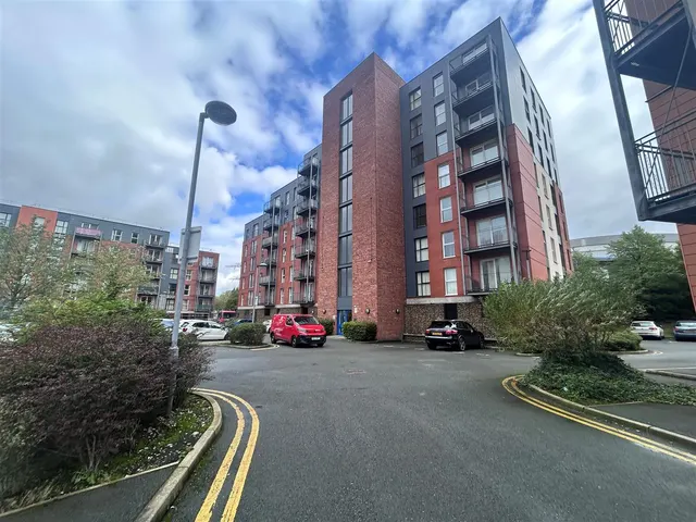 Stillwater Drive, Manchester, photo 1
