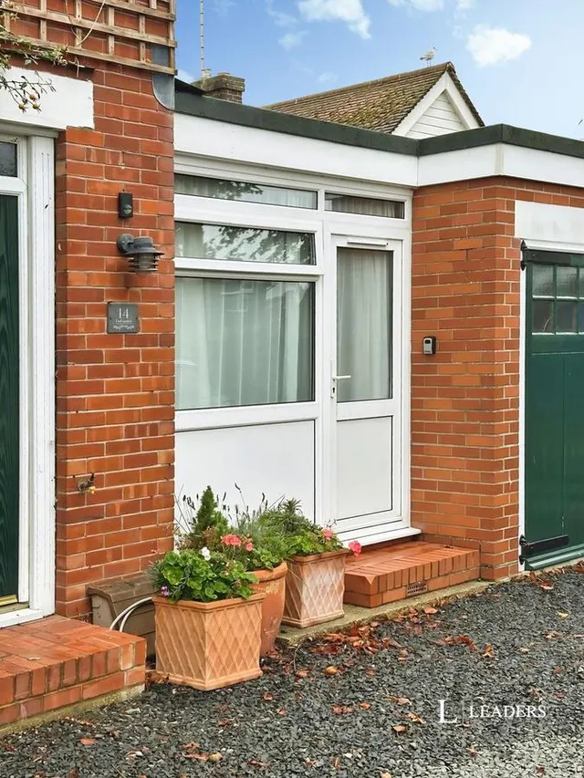 Old Manor Road, Rustington, BN16, photo 1