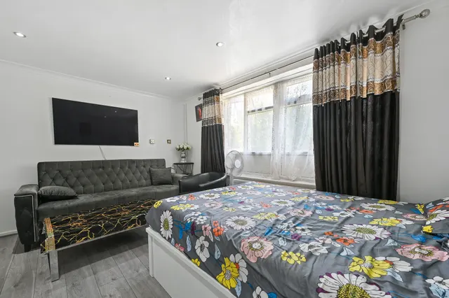 Swan Road, Southall, UB1, photo 3