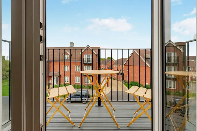 Hoadley Road, Horley, RH6, photo 3
