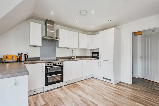 Hoadley Road, Horley, RH6, photo 1