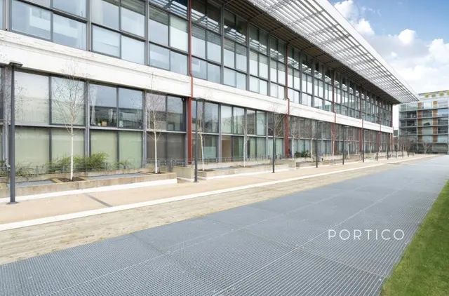 Highbury Stadium Square, London, N5, photo 2