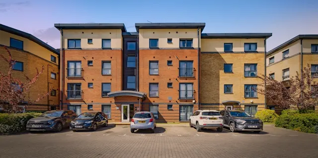 Raven Close, Watford, photo 1