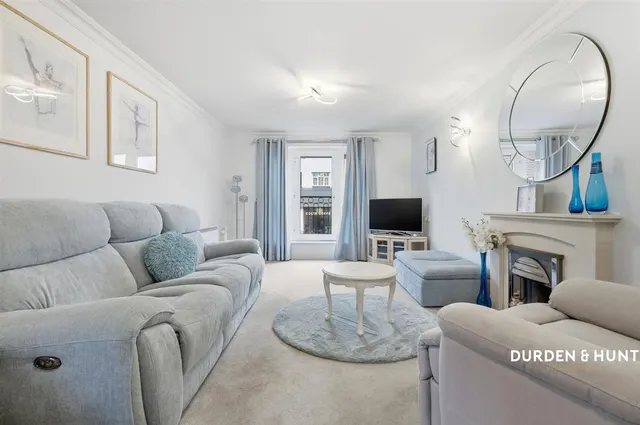 Victoria Road, Buckhurst Hill, IG9, photo 3