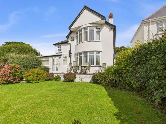 West Park, Redruth, photo 1
