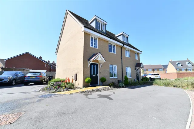 Lily Edge, Biggleswade, Beds, SG18 8YR, photo 1