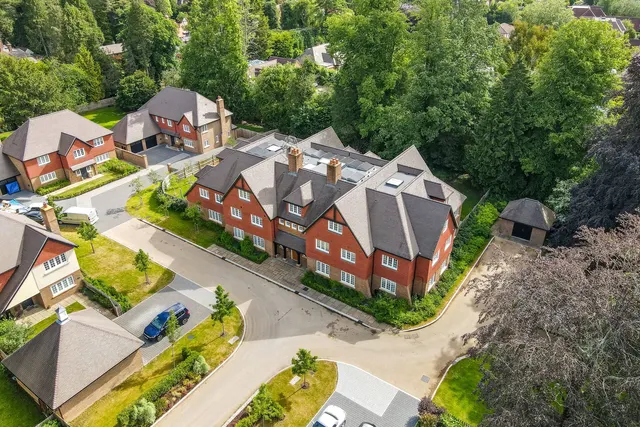 2 bedroom flat — Chequers Lane, Walton On The Hill, Tadworth, Surrey, KT20 7QY