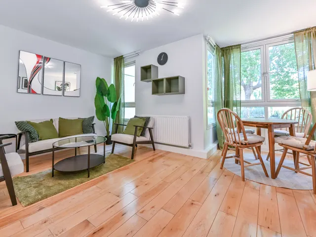 Photo 3 — 29 Warwick Crescent, London