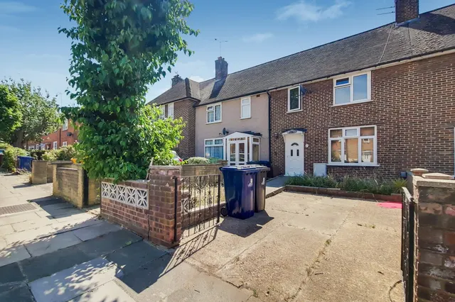Greatdown Road, London, W7 1JS, photo 1