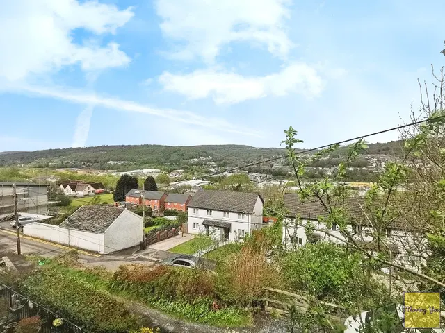 Photo 2 — Dyffryn Road, Alltwen, Pontardawe, Swansea, SA8 3BY