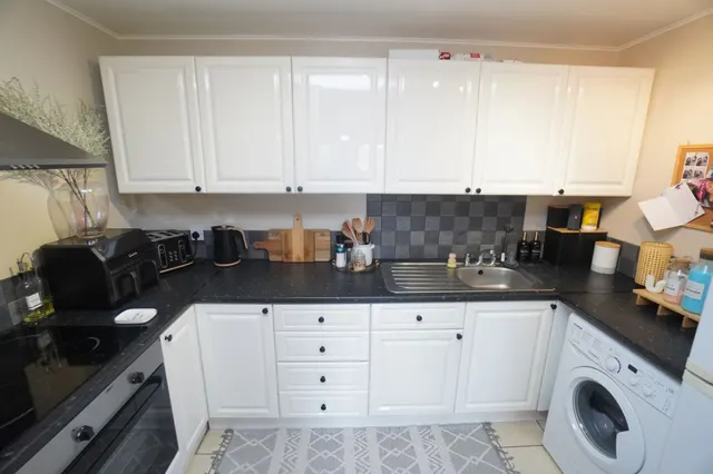 West Wycombe Road, High Wycombe, HP12, photo 3