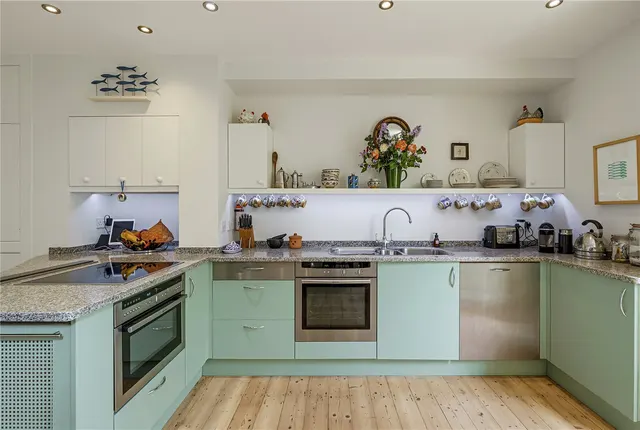 Honeywell Road, London, SW11, photo 3