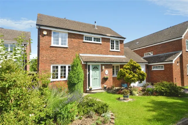 House Under Offer with 3 bedrooms in Bishop's Stortford, CM23, photo 1