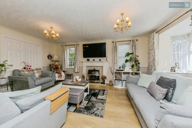 Charlcote Crescent, Crewe, CW2, photo 3