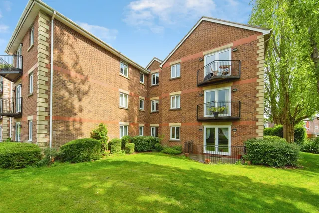 Aigburth Vale, Liverpool, L17, photo 1