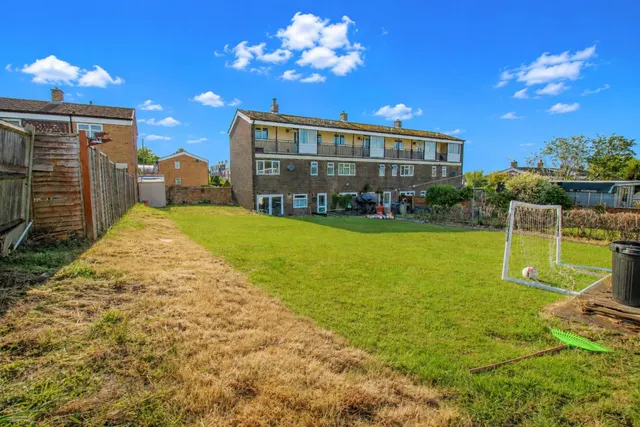 Radburn Close, Harlow, CM18, photo 2