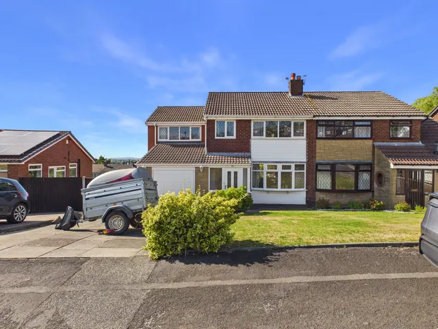 Maple Avenue, Stalybridge, SK15, photo 2