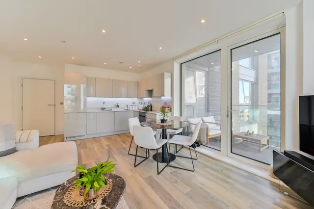 Photo 2 — 14, Voyager House, London