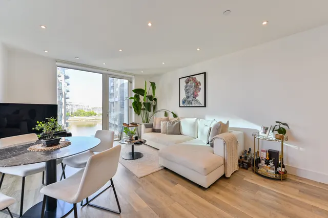 Photo 3 — 14, Voyager House, London
