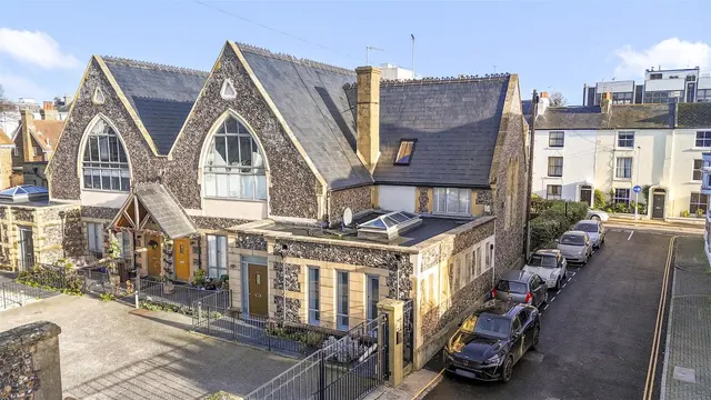 School Yard, Grafton Place, Worthing, photo 1