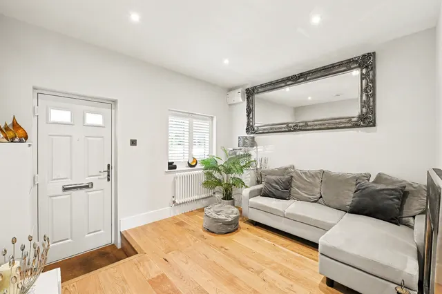 Photo 2 — Ellesmere Road, Berkhamsted