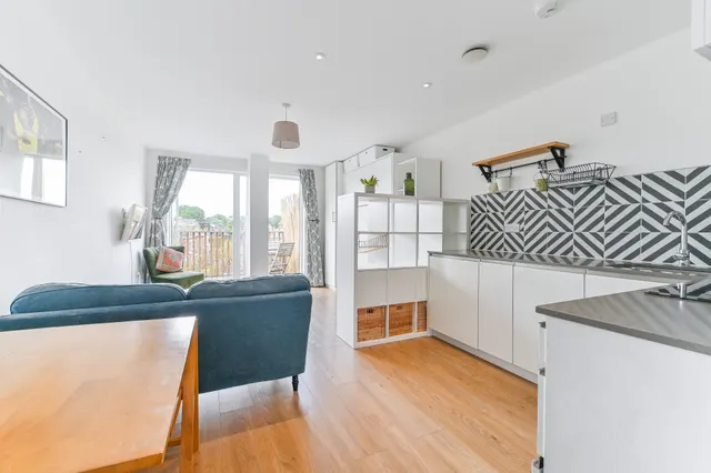 Photo 2 — Flat 31, Paxton House, 9 Cargreen Road, London