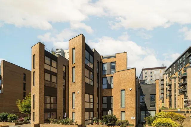 Baltic Avenue, TW8, photo 1