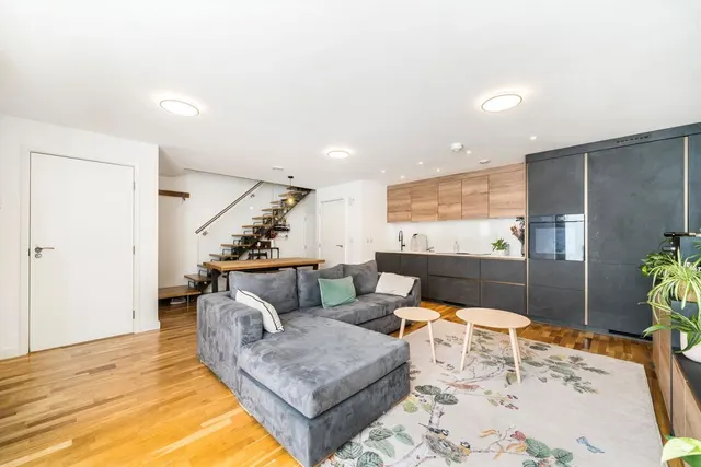 Baltic Avenue, TW8, photo 2