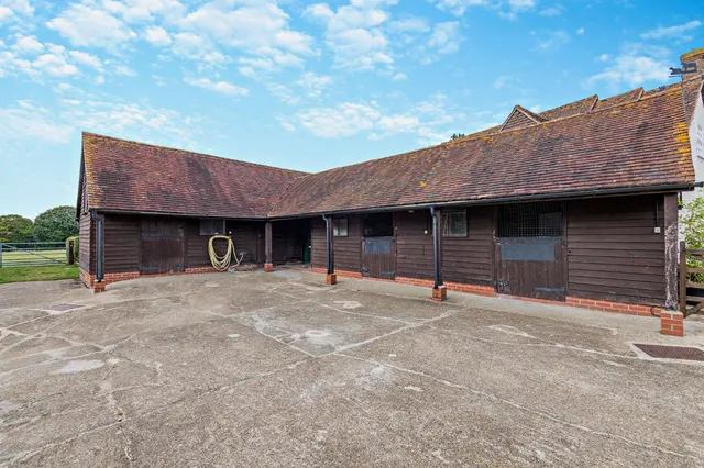 Old Holbrook, Horsham, RH12, photo 3
