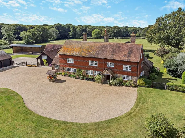 Old Holbrook, Horsham, RH12, photo 1