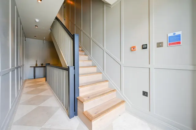 Photo 3 — Creswick Residences, London