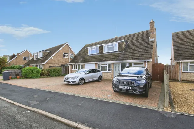 Newcastle Drive, Orton Longueville, PE2, photo 1