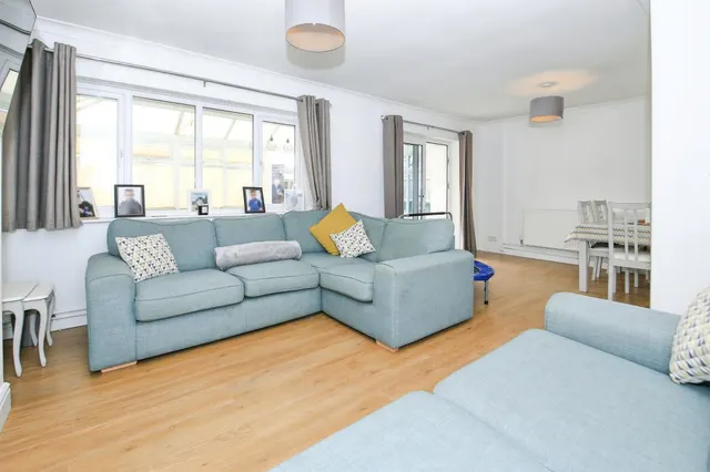 Newcastle Drive, Orton Longueville, PE2, photo 2