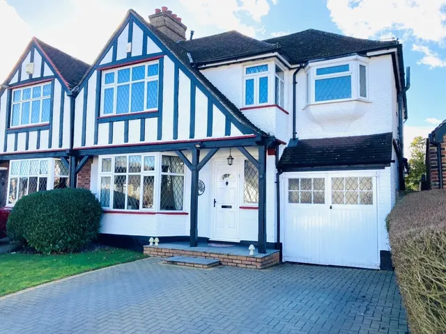 Parkside Drive, Edgware, HA8, photo 1