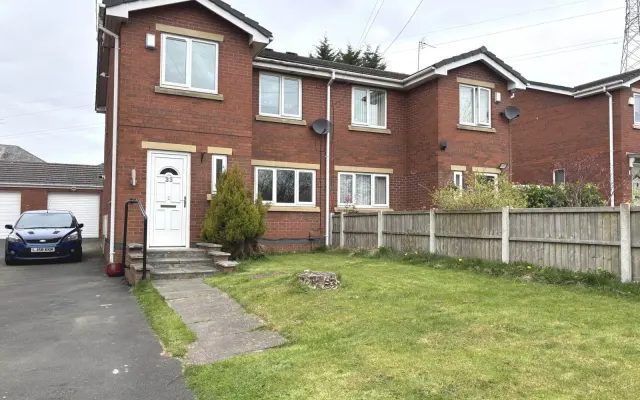 Ullswater Avenue, St. Helens, photo 1