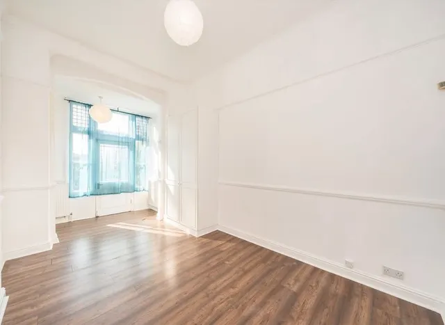 Photo 3 — Mount Nod Road, Streatham, SW16