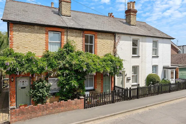 Leslie Road, Pixham, RH4, photo 1