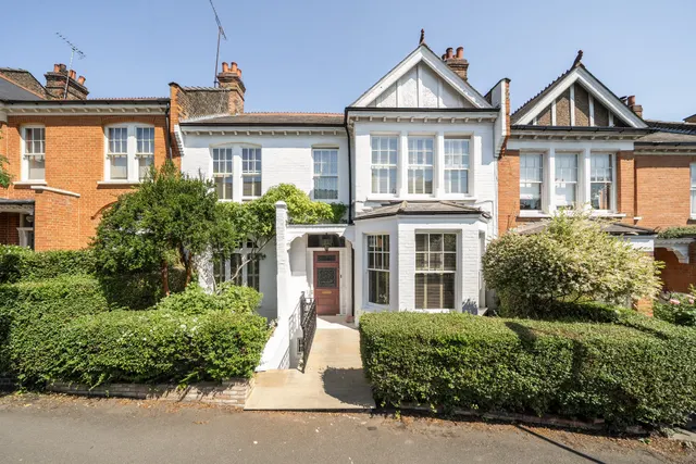 Photo 3 — Onslow Gardens, London, N10
