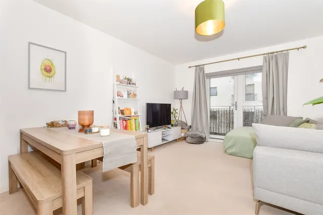 Sovereign Way, Tonbridge, TN9, photo 3