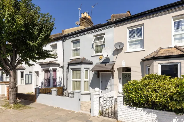 5 bedroom house — Standen Road, London, SW18