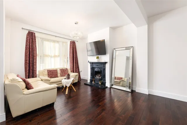 Photo 3 — Standen Road, London, SW18