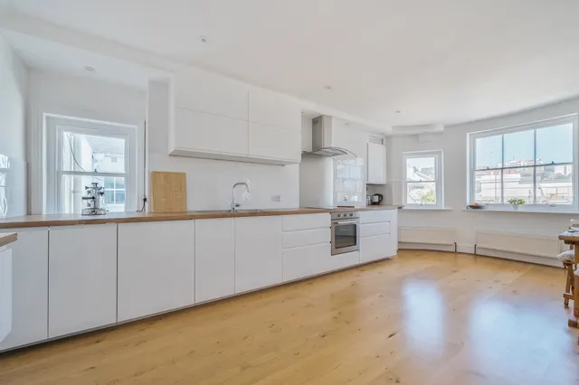 Photo 3 — Clarendon Terrace, Brighton, BN2
