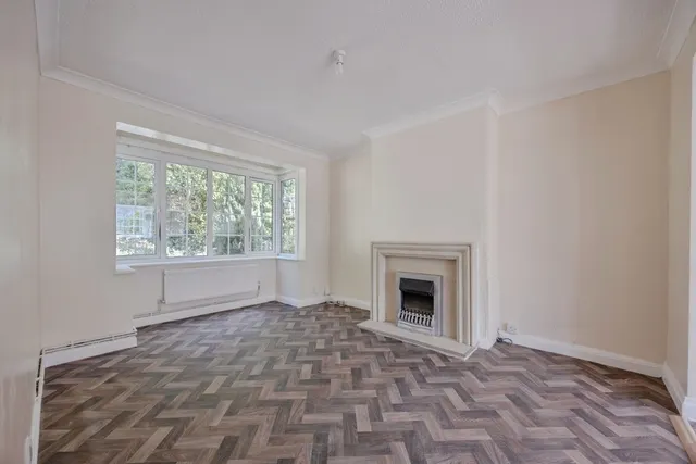 Photo 2 — Godstone Road, PURLEY, Surrey, CR8