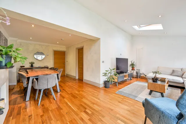 Photo 3 — 4 Firman Close, New Malden