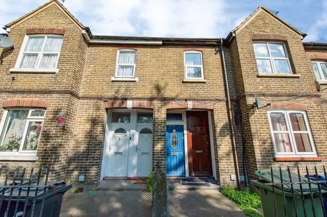 London Road, Purfleet-on-Thames, Essex, RM19, photo 1