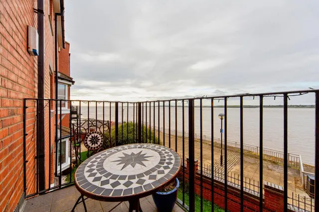 2 bedroom flat, Armstrong Quay, Liverpool, L3